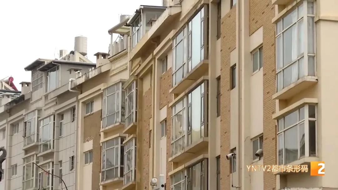 DƬ